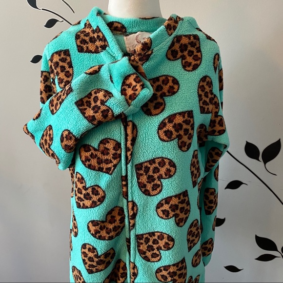 Leopard heart onesies - Picture 2 of 5